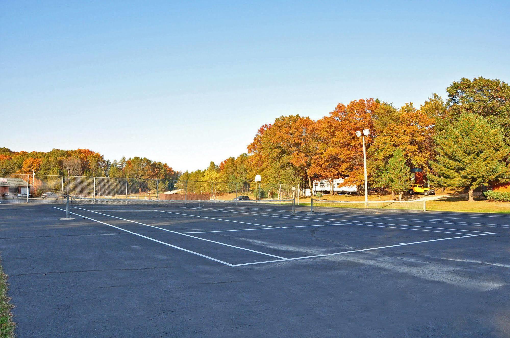 Arrowhead Resort Campground Plainville Buitenkant foto
