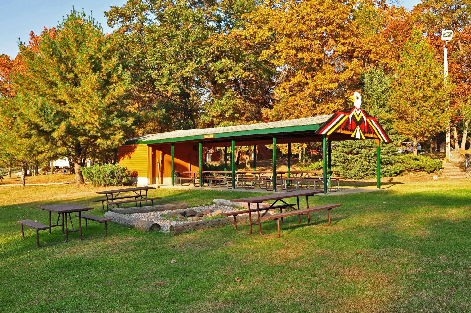 Arrowhead Resort Campground Plainville Buitenkant foto